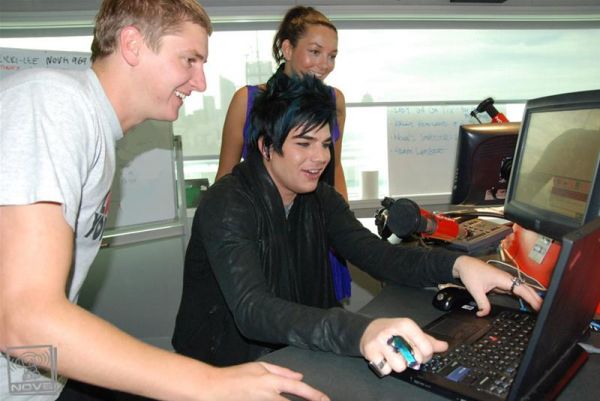 Adam-Lambert-plays-Chat-Roulette-116008.jpg