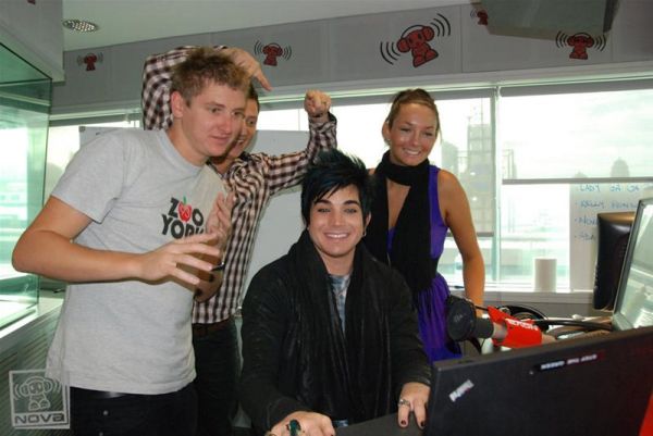 Adam-Lambert-plays-Chat-Roulette-116013.jpg