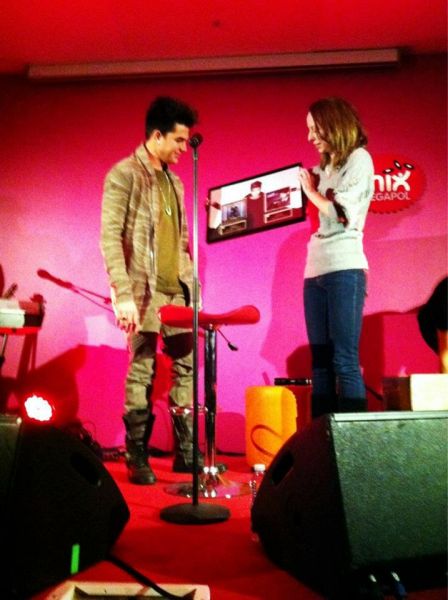 Créditos: Adam Lambert Fan Club
