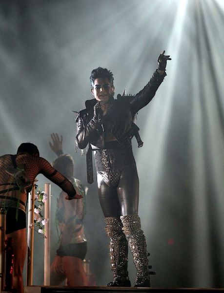 gallery_enlarged-adam-lambert-codpiece-concert-photos-03072010-02.jpg