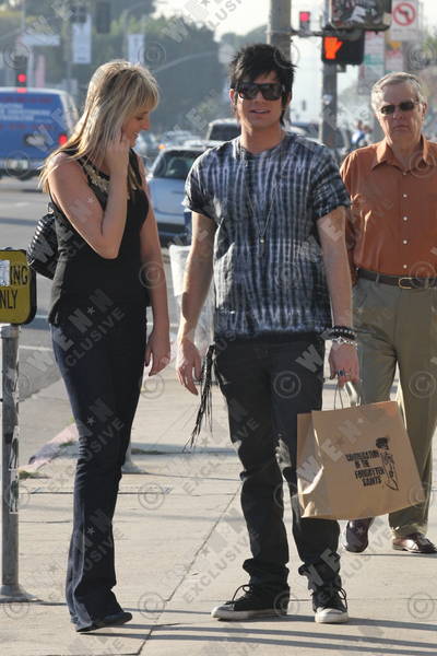 adam_lambert_06_wenn5412517_preview.jpg