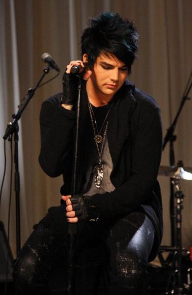 adam-lambert-unplugged-02.jpg