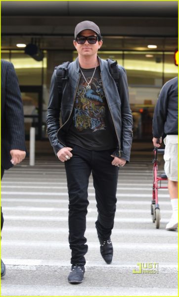 adam-lambert-panties-02.jpg