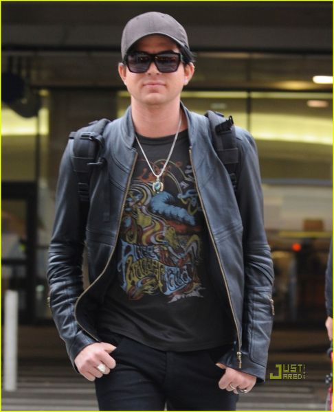 adam-lambert-panties-04.jpg