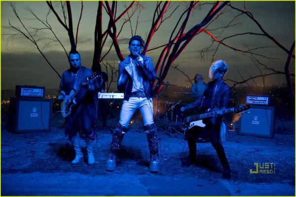 adam-lambert-zebra-pants-07.jpg