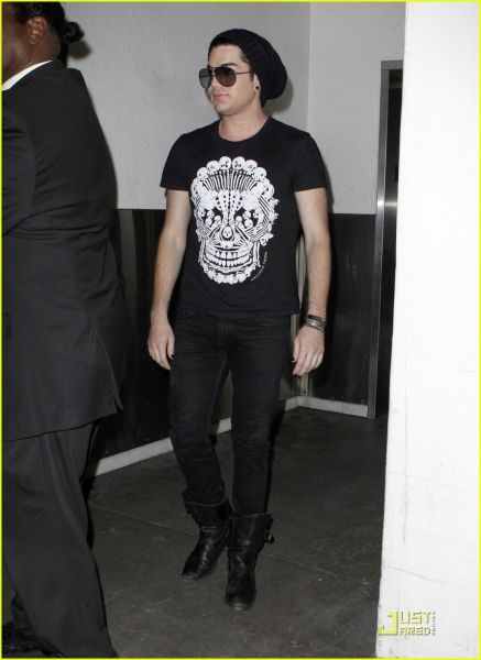 adam-lambert-alexander-mcqueen-skull-01.jpg