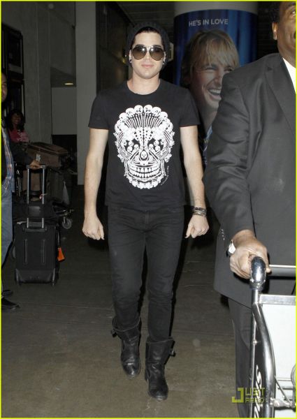 adam-lambert-alexander-mcqueen-skull-03.jpg