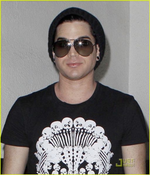 adam-lambert-alexander-mcqueen-skull-04.jpg