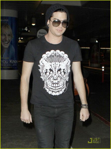 adam-lambert-alexander-mcqueen-skull-05.jpg