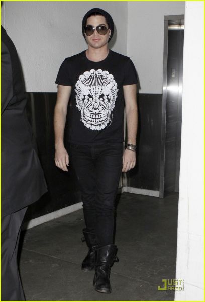 adam-lambert-alexander-mcqueen-skull-06.jpg