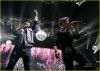Nome da imagem=adam-lambert-kris-allen-american-10.jpg
Tamanho=80KB
Dimensão=800x575
Data Envio=26 Ago, 2009 adam-lambert-kris-allen-american-10.jpg