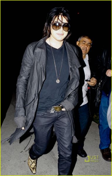 adam-lambert-boa-steakhouse-04.jpg