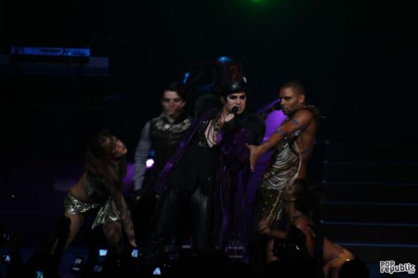 adamlambertliveinsydney13_800x533.jpg