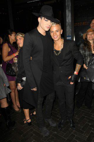 Créditos: Talented Artists of the Glamily (T.A.O.G.)

