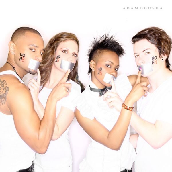 Terrance, Brooke, Sasha & Taylor
Créditos: NOH8 Campaign / Photo by Adam Bouska
