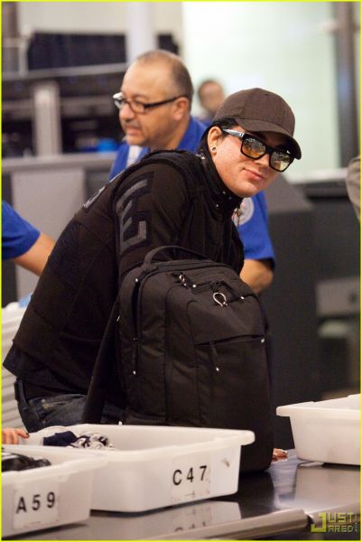 adam-lambert-leave-lax-04.jpg