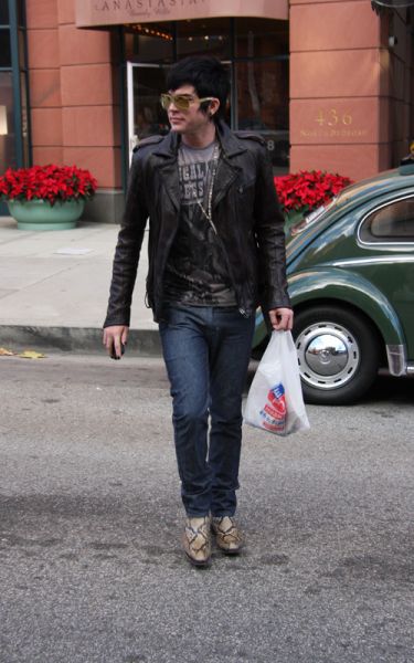 adam-lambert-12229-3.jpg