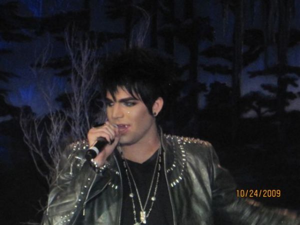AdamLambertclose-up1.jpg