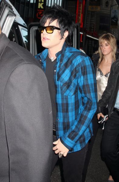 adam_lambert_leaves_its_on_with_alexa_chung_celebritycity_arielriann_10138_932alhqb.jpg