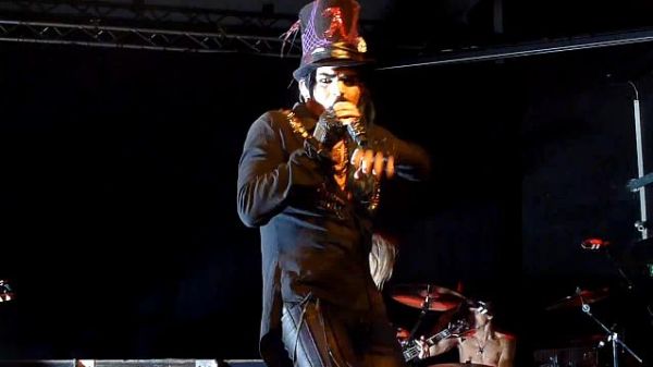 Créditos: Adam Lambert Italy
