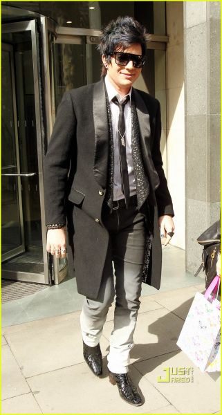 adam-lambert-bowling-alley-london-09.jpg