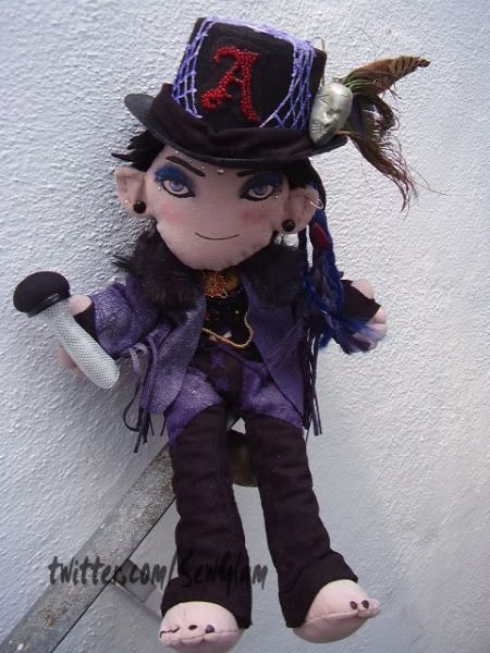 Voodoo Adam Lambert
Créditos: July's Plush Creatures
