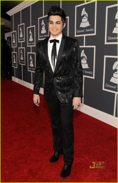 adam-lambert-2010-grammy-awards-red-carpet-03.jpg