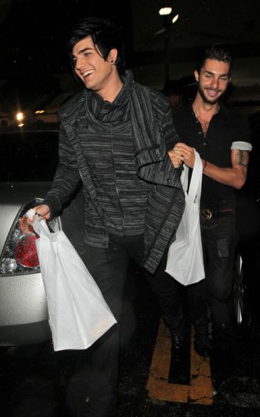 adam-lambert-kiss-10139-3.jpg