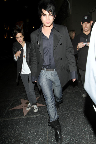 Adam+Lambert+steps+out+Samantha+Ronson+_yWBPFvffKGl.jpg