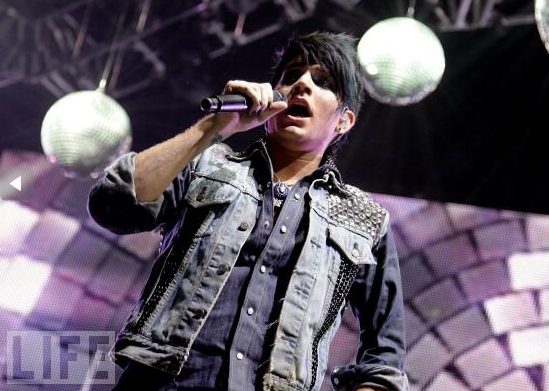 3. O Sonhador da Califórnia. Lambert não era estranho ao palco, embora. Crescendo em San Diego depois que sua família se mudou de Indiana, ele iniciou fazer apresentações em produções locais quando ainda tinha 10 anos.
