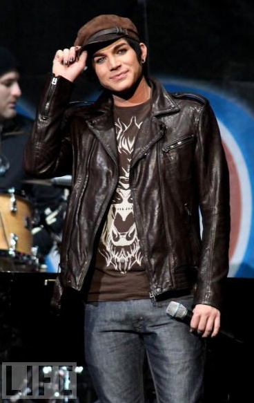 8. Rebelde sem uma Pausa. Lambert se apresentou no Jingle Ball de 2009 em Ft. Lauderdale, Fla.

