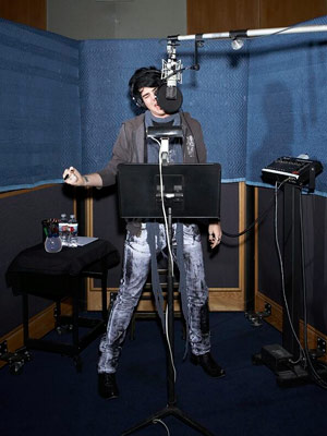 02-Adam-Lambert-studio_l.jpg