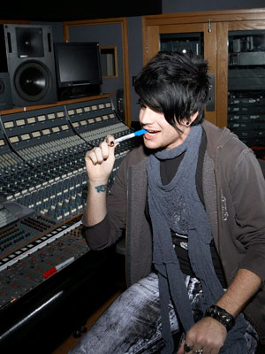 06-Adam-Lambert-studio_l.jpg