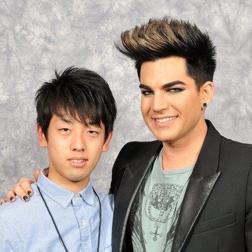 Créditos: Adam Lambert TV
