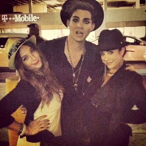 Créditos: Adam Lambert TV
