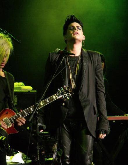 22/04
Créditos: Adam Lambert Photo Album / The Fuzzy Tube 
