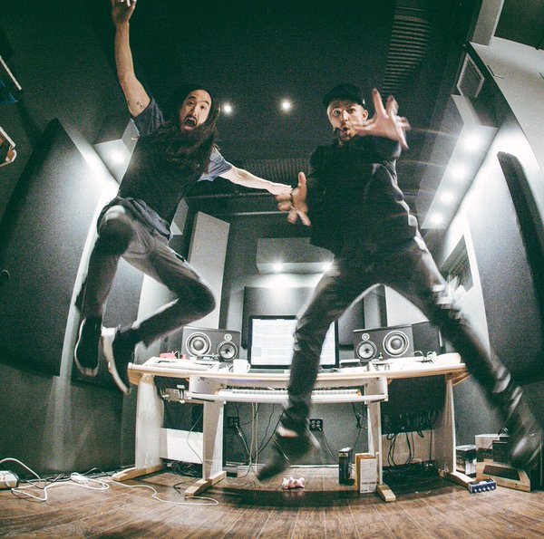 Créditos: @steveaoki 
