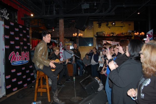 adam-lambert-in-the-mix-lounge-37.jpg