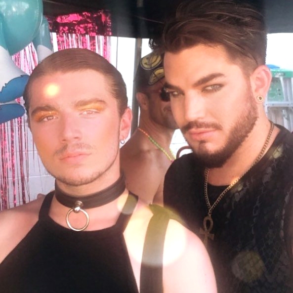 Créditos: Adam Lambert
