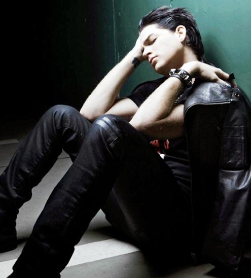 28/12
Créditos: Adam Lambert Photo Album / The Fuzzy Tube 
