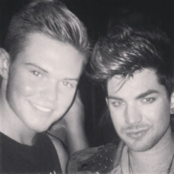 Créditos: Adam Lambert TV
