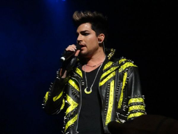 Créditos: Adam Lambert Fan Club
