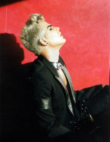 Créditos: Adam Lambert TV
