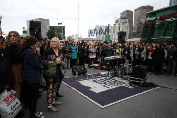 Créditos: [V] Music - Channel [V] Australia
