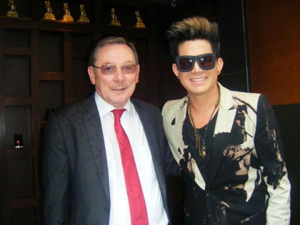 Créditos: Adam Lambert TV
