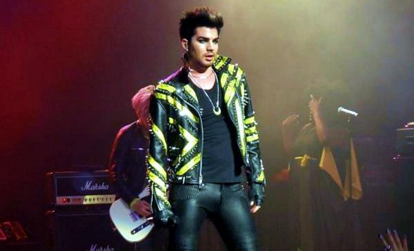 Créditos: Adam Lambert Fan Club
