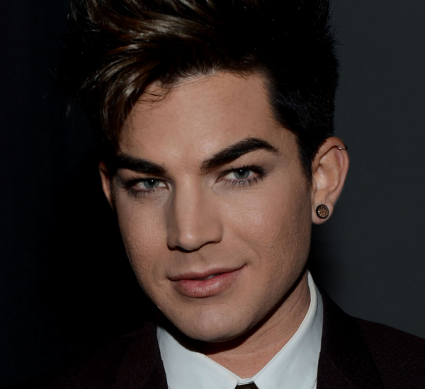 Créditos: Adam Lambert TV
