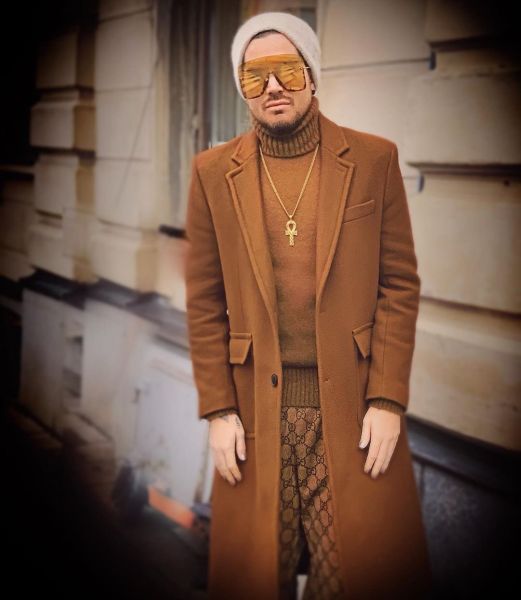 Créditos: Adam Lambert
