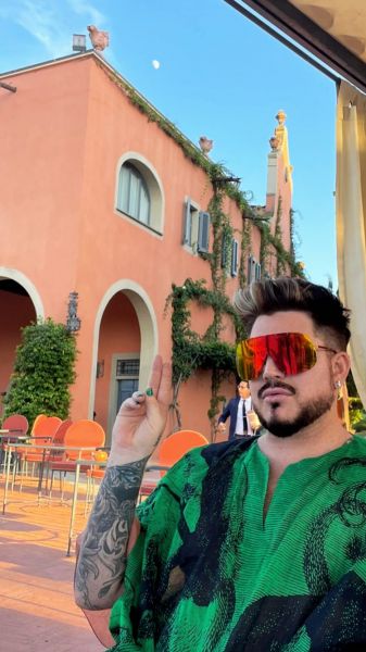 Créditos: Adam Lambert
