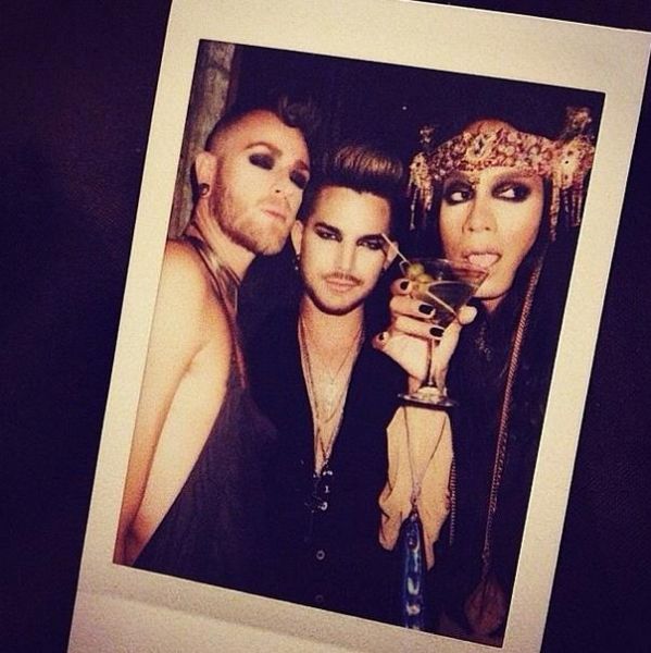 Créditos: Adam Lambert
